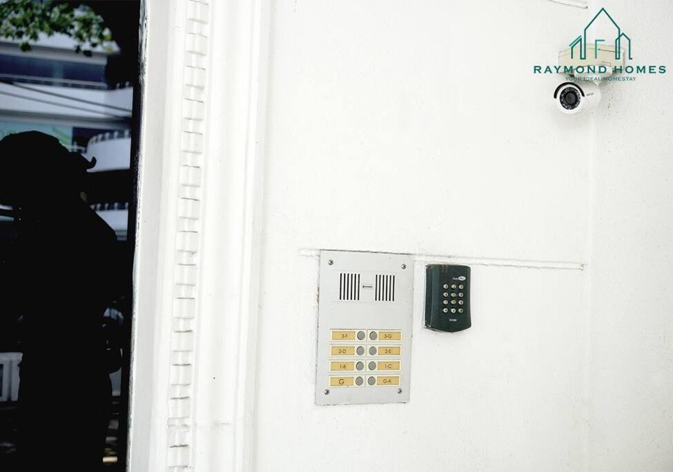 99 Kelawei Lägenhet George Town Exteriör bild